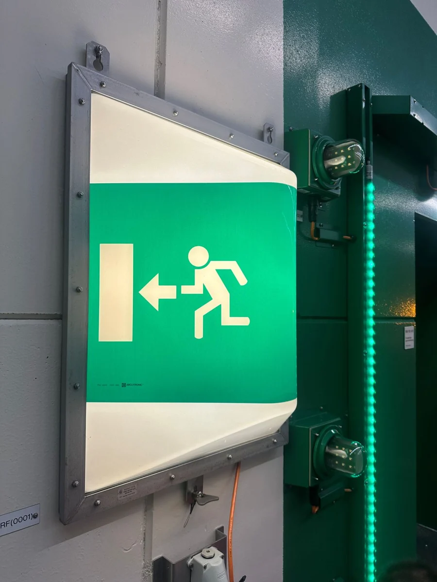 TunnelGuide DL26 · Fluchtwegsignalisation